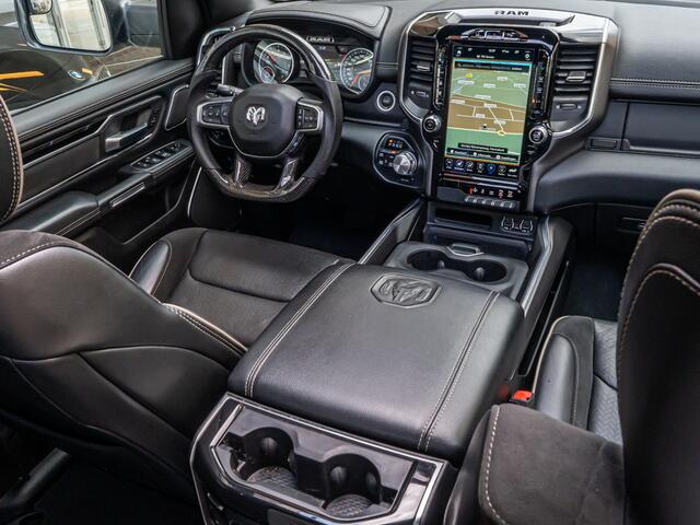 Dodge 1500 RAM 5.7 V8 4X4 LARAMIE PANO HARMAN KARDON 360 CAMERA TREEPLANK BOMVOL!! IN NIEUWSTAAT