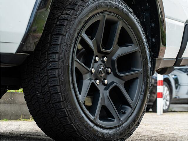 Dodge 1500 RAM 5.7 V8 4X4 LARAMIE PANO HARMAN KARDON 360 CAMERA TREEPLANK BOMVOL!! IN NIEUWSTAAT