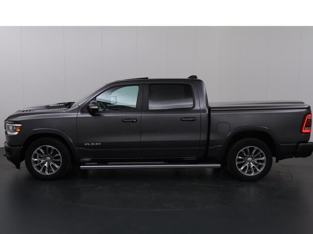 Dodge 1500 Ram 5.7 V8 4x4 CREW CAB | LARAMIE | LUCHTVERING | LPG | PANORAMADAK | CAMERA | NAVIGATIE | STOEL VERWARMING/VENTILATIE | SIDE STEPS | BEDCOVER | 20" LICHTMETALEN WIELEN