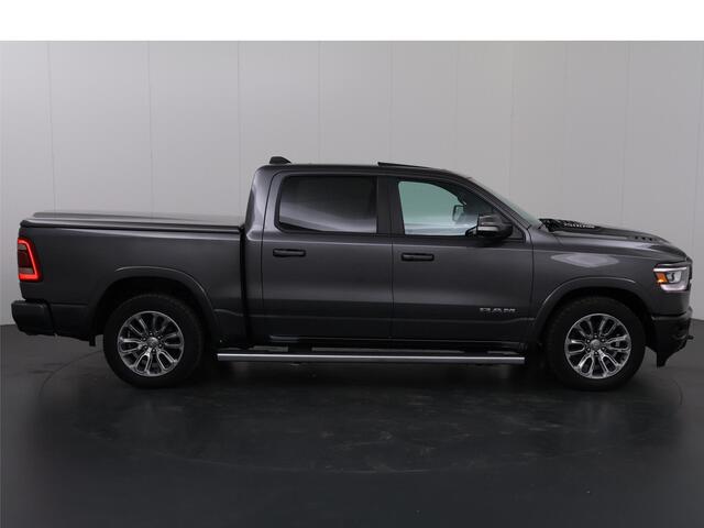 Dodge 1500 Ram 5.7 V8 4x4 CREW CAB | LARAMIE | LUCHTVERING | LPG | PANORAMADAK | CAMERA | NAVIGATIE | STOEL VERWARMING/VENTILATIE | SIDE STEPS | BEDCOVER | 20" LICHTMETALEN WIELEN