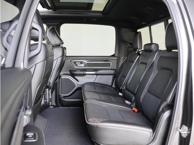 Dodge 1500 Ram 5.7 V8 4x4 Crew Cab Laramie | Luchtvering | Pano-Dak | Harman/Kardon |