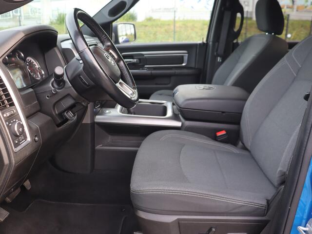 Dodge 1500 RAM SLT WARLOCK 4WD | Trekhaak | Parkeerhulp | Camera | Verwarming | Zeer nette auto!