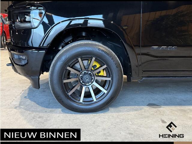 Dodge 1500 Ram 5.7 V8 4x4 Crew Cab Laramie Sport. Black Edition. Apple-carplay. Navi. Pano. NAP