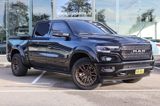 Dodge 1500 RAM 5.7 V8 4x4 l Crew Cab Limited 10th anniversary l LPG l Panoramadak l Head- Up l Trekhaak l LED l 360 Camera l Harman Kardon l Stoelverwarming I V + A I Wegklapbare treeplanken l Airco l Verwarmd stuurwiel Lederen bekleding I Zeer compleet! I