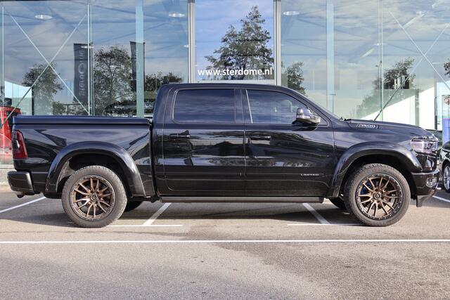 Dodge 1500 RAM 5.7 V8 4x4 l Crew Cab Limited 10th anniversary l LPG l Panoramadak l Head- Up l Trekhaak l LED l 360 Camera l Harman Kardon l Stoelverwarming I V + A I Wegklapbare treeplanken l Airco l Verwarmd stuurwiel Lederen bekleding I Zeer compleet! I