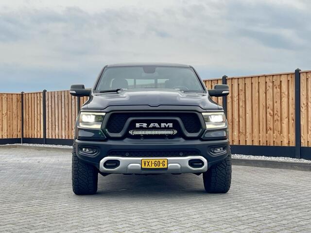 Dodge 1500 RAM REBEL 5.7 HEMI V8 1 EIG PANO MINI TRX!