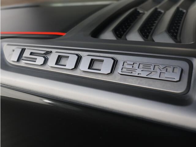 Dodge 1500 Ram 5.7 V8 4x4 Crew Cab Limited | Luchtvering | LPG | Panorama dak | Navigatie |