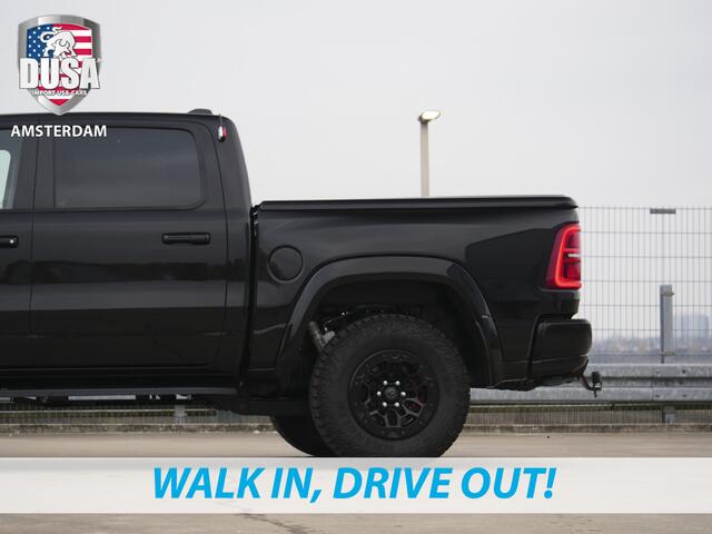 Dodge 1500 RAM | RHO | 3.0L Twin-Turbo I6 | 4x4 | Crew Cab | Incl BPM Prijs incl BPM | Panoramadak | 14,4-inch Touchscreen | Passenger Display | Getoonde accessoires zijn verkrijgbaar tegen meerprijs