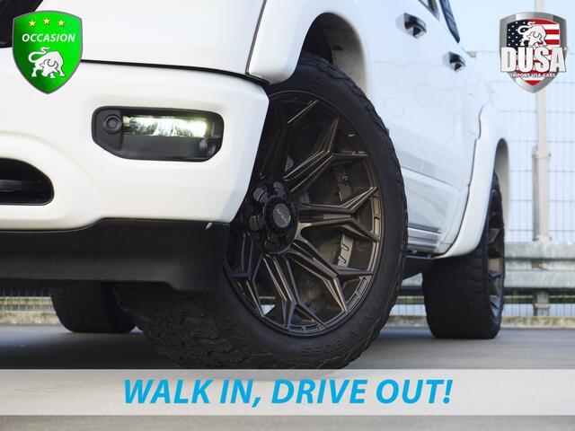 Dodge 1500 RAM | Laramie | 5.7 V8 | 4x4 | Crew Cab | Fenders | 22 inch Wheels | RAMBAR | Smoked Lights | LPG Nieuw binnen!