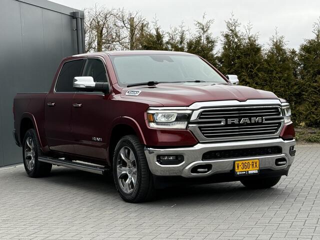 Dodge 1500 Ram 5.7 V8 LARAMIE / LPG / TREKHAAK 3.5T / ADAPTIVE CRUISE / CAMERA / PANO / 12 INCH SCREEN / DELMONICO RED