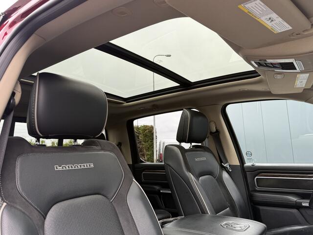 Dodge 1500 Ram 5.7 V8 LARAMIE / LPG / TREKHAAK 3.5T / ADAPTIVE CRUISE / CAMERA / PANO / 12 INCH SCREEN / DELMONICO RED