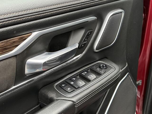 Dodge 1500 Ram 5.7 V8 LARAMIE / LPG / TREKHAAK 3.5T / ADAPTIVE CRUISE / CAMERA / PANO / 12 INCH SCREEN / DELMONICO RED