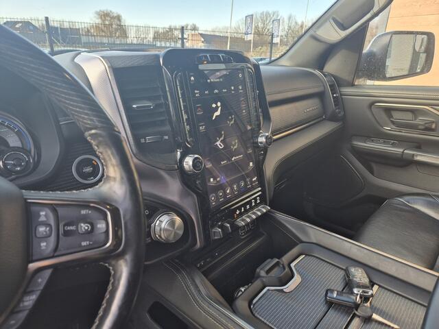 Dodge 1500 Ram 5.7 V8 4x4 Crew Cab Limited MARGE| KOPPAKKING DEFECT| luchtvering groot navi 3500kg trekhaak