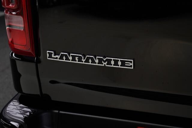 Dodge 1500 Ram 5.7 V8 4x4 Crew Cab Laramie Panodak Harman K. Leer Navi Alpine Stoelventilatie Camera Stoelverwarming voor en achter LPG onderbouw LED Elektr. verstelb. pedalen Trekhaak Elektr. in en uitklapbare sidesteps Luchtvering BTW autto