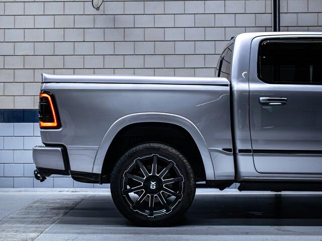 Dodge 1500 Ram Limited Black Edition | 5.7L HEMI V8 4x4 Crew Cab