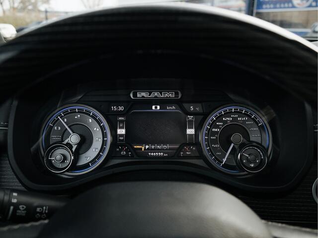 Dodge 1500 Ram Limited Black Edition | 5.7L HEMI V8 4x4 Crew Cab