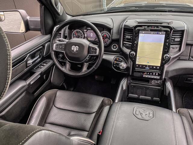 Dodge 1500 Ram 5.7 V8 4x4 Crew Cab Laramie | PANO | KEYLESS | LUCHTVERING | BIG SCREEN | 4PLAY WHEELS |