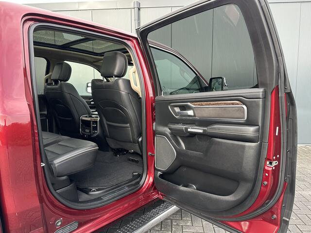 Dodge 1500 RAM 5.7 V8 LARAMIE / LPG / TREKHAAK 3.5T / ADAPTIVE CRUISE / CAMERA / PANO / 12 INCH SCREEN / DELMONICO RED