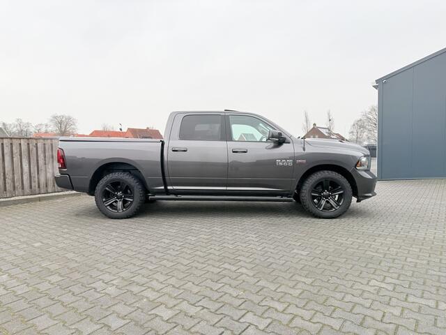 Dodge 1500 RAM 5.7 HEMI V8 4x4 CC SPORT PANO 2018