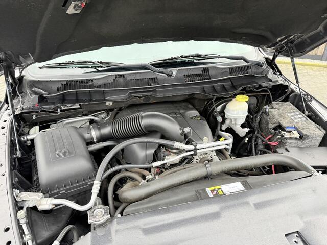 Dodge 1500 RAM 5.7 HEMI V8 4x4 CC SPORT PANO 2018