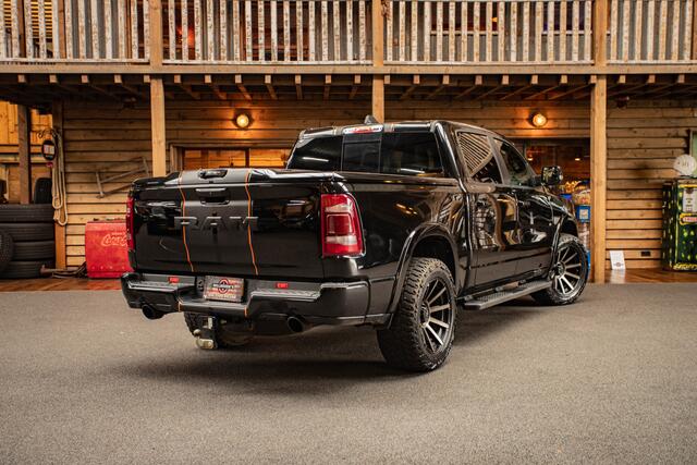 Dodge 1500 Ram 5.7 V8 4x4 Crew Cab Laramie LPG | Widebody | Backcover | Stoelverwarimg/verkoeling | XD velgen | Dealer onderhouden |