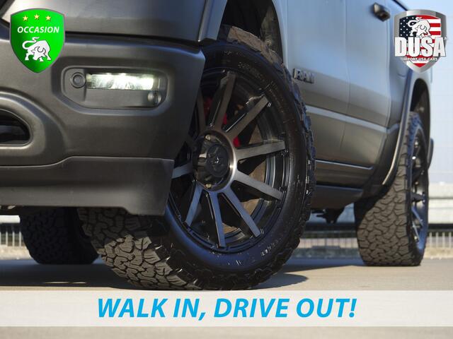 Dodge 1500 RAM | Laramie | 5.7 V8 | 4x4 | Crew Cab Guerrilla Exhaust | LPG | Deksel | Wrap | XD Wheels | Calipers