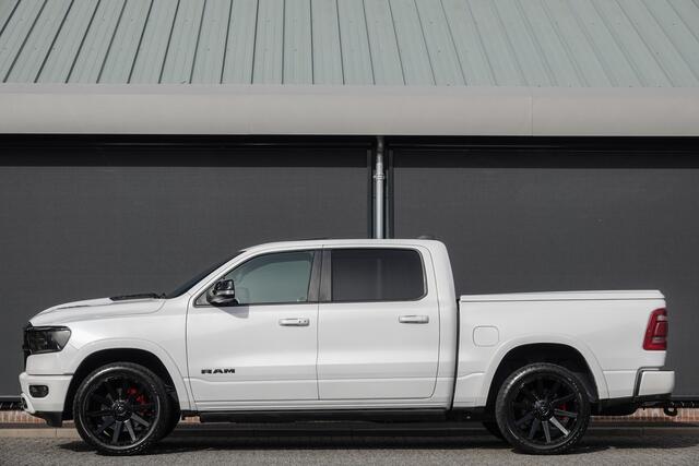 Dodge 1500 Ram 5.7 V8 401Pk 4x4 Crew Cab | Laramie | 360° Camera | Panoramadak | Treeplanken | Trekhaak | 22'' | Ivory White
