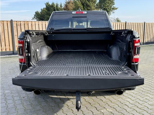 Dodge 1500 RAM 5.7 HEMI V8 4x4 NIGHT EDITION LPG