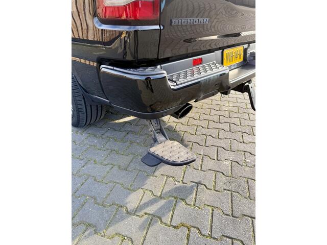 Dodge 1500 RAM 5.7 HEMI V8 4x4 NIGHT EDITION LPG