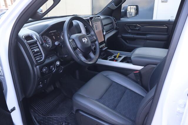 Dodge 1500 Ram 5.7 V8 4x4 Crew Cab Big Horn - NL- Auto!! Stoel+stuurverw I Pano I Guerrilla Bypass