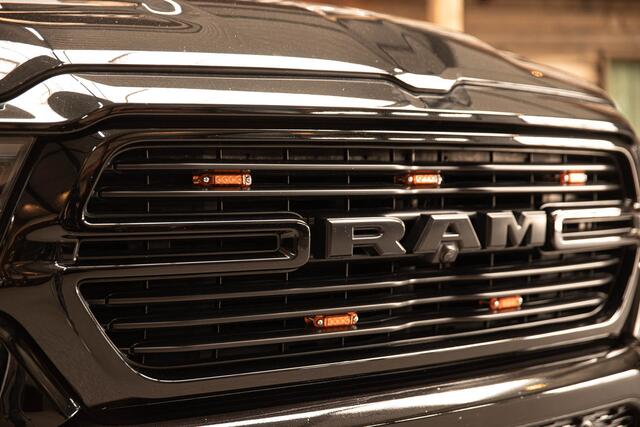 Dodge 1500 Ram 5.7 V8 4x4 Crew Cab Laramie | flitsers | luchtvering | pano |