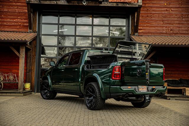 Dodge 1500 Ram Limited H/O Hurricane 540 PK Serrano Green Metallic BPM VRIJ Rambox, Massagestoelen, Harman/Kardon, Pasanger display, Head-Up