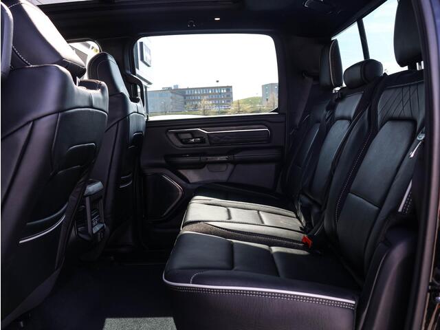 Dodge 1500 Ram 540 PK HO Crew Cab Limited Night | Luchtvering | Pano-dak | Apple Carplay/Android Auto | Harman/Kardon