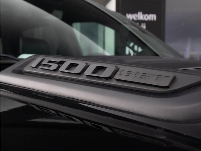 Dodge 1500 5.7 V8 4x4 Crew Cab Laramie Laramie | Pano | Passenger display | Stoelverwarming & ventilatie | ACC