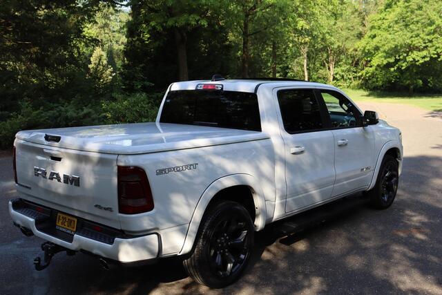 Dodge 1500 Ram 5.7 V8 4x4 Crew Cab Laramie Sport 2024 NAP | 1e eigenaar | Panorama dak | Elektrische lederen stoelen met memory | Alpine Audi | Android auto | LPG | Stoelverwarming + verkoeling | Trekhaak | Camera | Carplay | | Navigatie | Cruise control | Lichtmeta