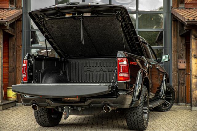 Dodge 1500 Ram 5.7 V8 4x4 Crew Cab Laramie sport | Pano | Stoelverwarming | XD velgen |