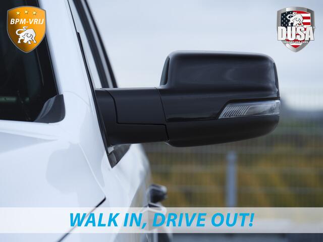 Dodge 1500 RAM | Limited | 5.7 V8 | HEMI | Night Edition | Panorama dak | Luchtvering | BPM-VRIJ | Bright white Getoonde accessoires zijn verkrijgbaar tegen meerprijs