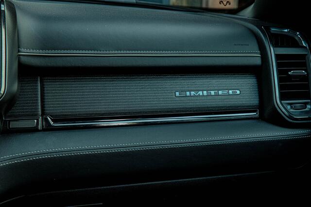 Dodge 1500 Ram 5.7 V8 4x4 Crew Cab Limited .