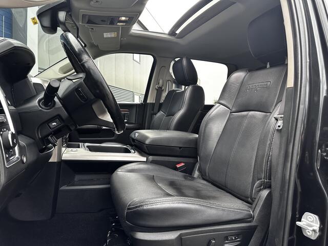 Dodge 1500 Ram 5.7 V8 4x4 Crew Cab 5'7 Laramie/ 3500KG Trekgewicht/ 402PK!/ Trekhaak/ Schuif-Kantel Dak/ Automaat/ Side-Steps/ Xenon/ Alpine-Audio/ LEDER/ Stoelverw+Verkoeling/ Stuurverw./ 20''LMV/ Camera/ Luchtvering/ Keyless/ Elek.Stoel.