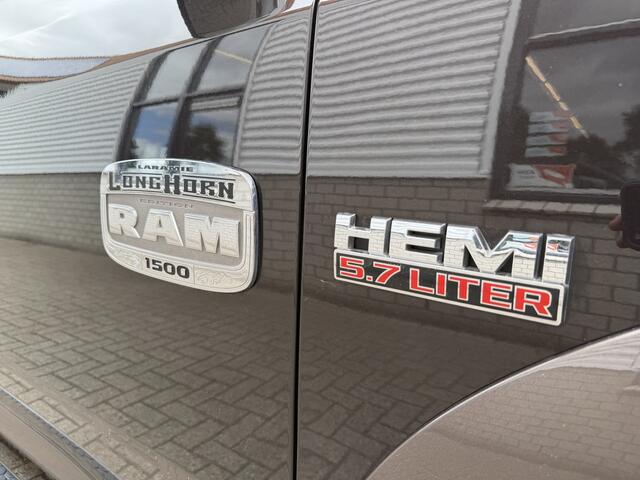 Dodge 1500 Ram 5.7 V8 4x4 Crew Cab 5'7 Longhorn Laramie / vaste prijs rijklaar ¤ 24.950 marge / euro 6 / lease vanaf ¤ 407 / luchtvering / bedslide / trekhaak 3500 kg / goed onderhouden !