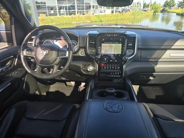 Dodge 1500 Ram 5.7 V8 4x4 Crew Cab Laramie uitlaatklep | adapt cruise | pano