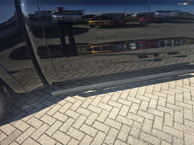 Dodge 1500 Ram 5.7 V8 4x4 Crew Cab Laramie uitlaatklep | adapt cruise | pano