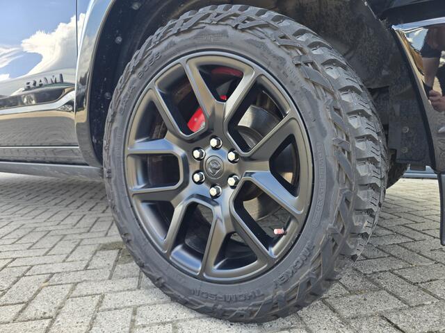 Dodge 1500 RAM 5.7 V8 Limited | Headup Display | H&K Sound | Luchtvering | Bullbar | Bomvol!