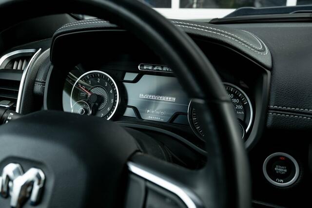 Dodge 1500 RAM Laramie Sport Crew Cab 5.7 HEMI V8 4x4 | LPG | Alpine | Trekhaak | Ventilatie | Memory | Camera | 20' Inch |