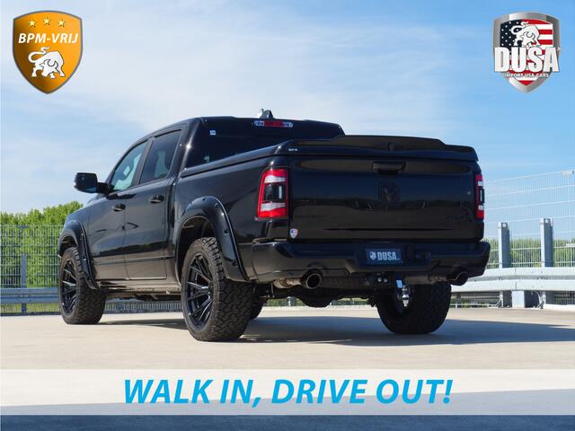 Dodge 1500 RAM | Laramie Sport | 5.7 V8 | HEMI | 4x4 | Crew Cab Panoramadak | Leder | Uconnect touchscreen | Getoonde accessoires zijn verkrijgbaar tegen meerprijs
