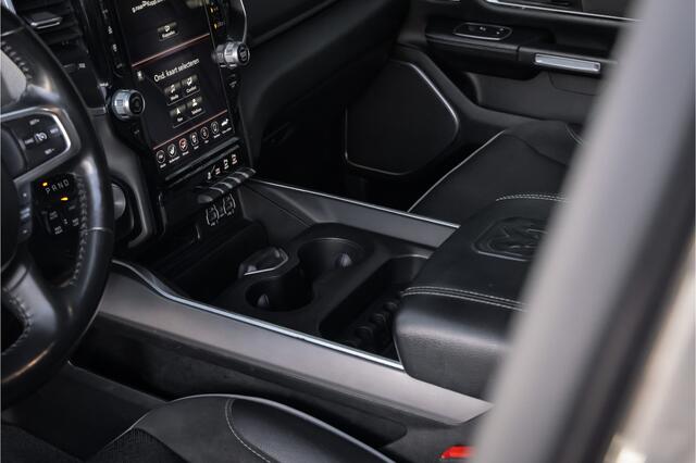 Dodge 1500 Ram 5.7 V8 4x4 Crew Cab Laramie Pano - Harman Kardon - Trekhaak