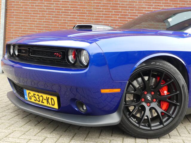 Dodge CHALLENGER 6.4 V8 SCATPACK SHAKER | HANDGESCHAKELD