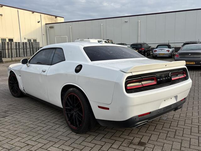 Dodge CHALLENGER 5.7 V8 Hemi 2016 LEES BESCHRIJVING