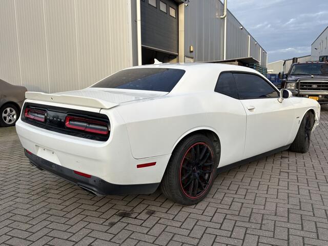 Dodge CHALLENGER 5.7 V8 Hemi 2016 LEES BESCHRIJVING