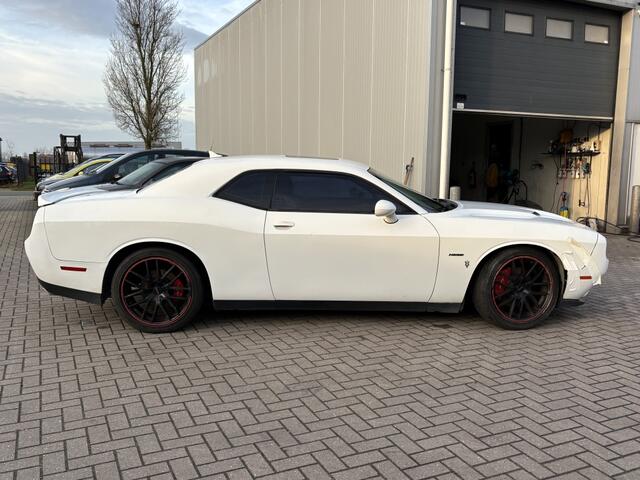 Dodge CHALLENGER 5.7 V8 Hemi 2016 LEES BESCHRIJVING